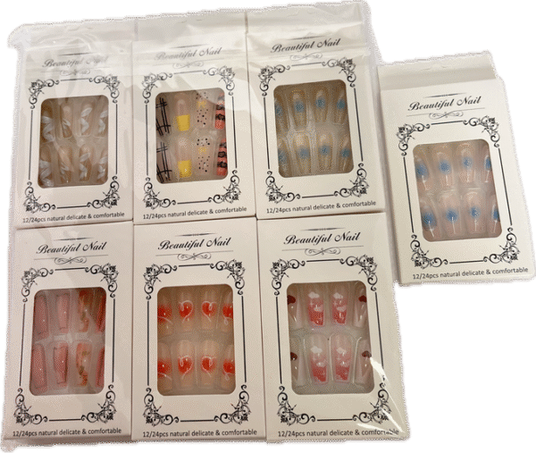 comprimida_LY-089 Set Uñas Postizas Decoradas Caja Cartón X 12